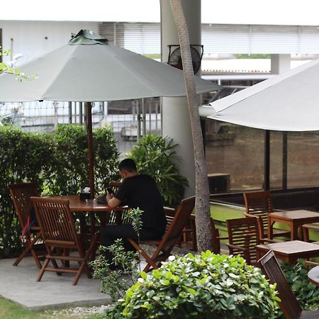 Cordia Hotel Surabaya Airport - Hotel Dalam Bandara - Formerly Ibis Budget Surabaya Airport Sidoarjo Buitenkant foto