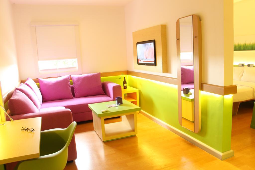 Cordia Hotel Surabaya Airport - Hotel Dalam Bandara - Formerly Ibis Budget Surabaya Airport Sidoarjo Buitenkant foto