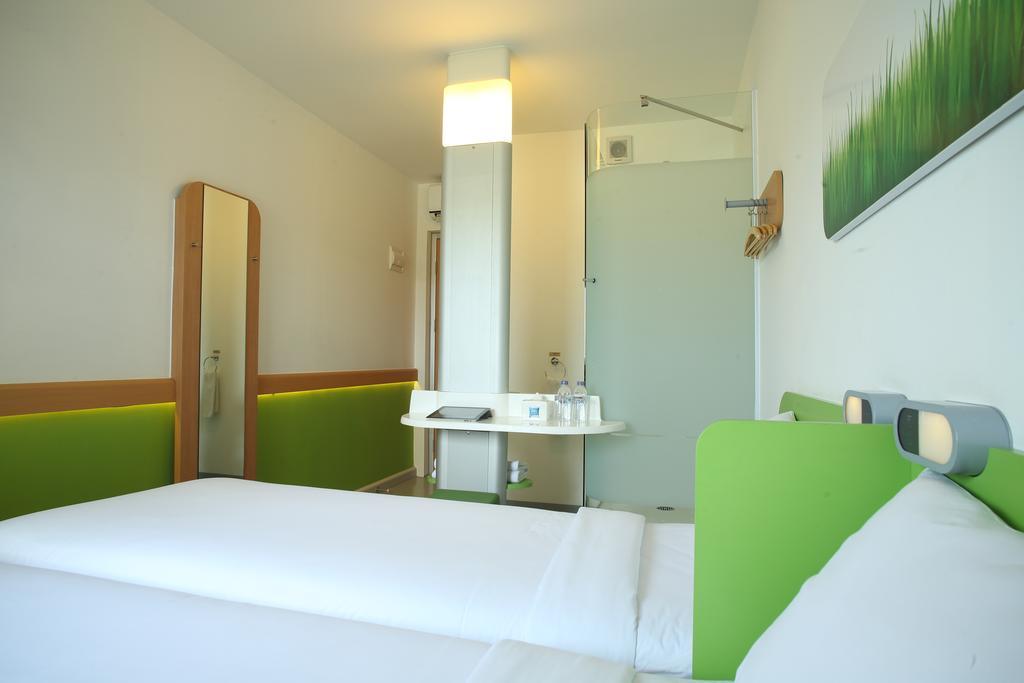 Cordia Hotel Surabaya Airport - Hotel Dalam Bandara - Formerly Ibis Budget Surabaya Airport Sidoarjo Buitenkant foto