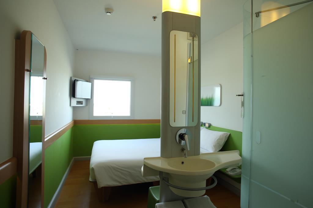 Cordia Hotel Surabaya Airport - Hotel Dalam Bandara - Formerly Ibis Budget Surabaya Airport Sidoarjo Buitenkant foto